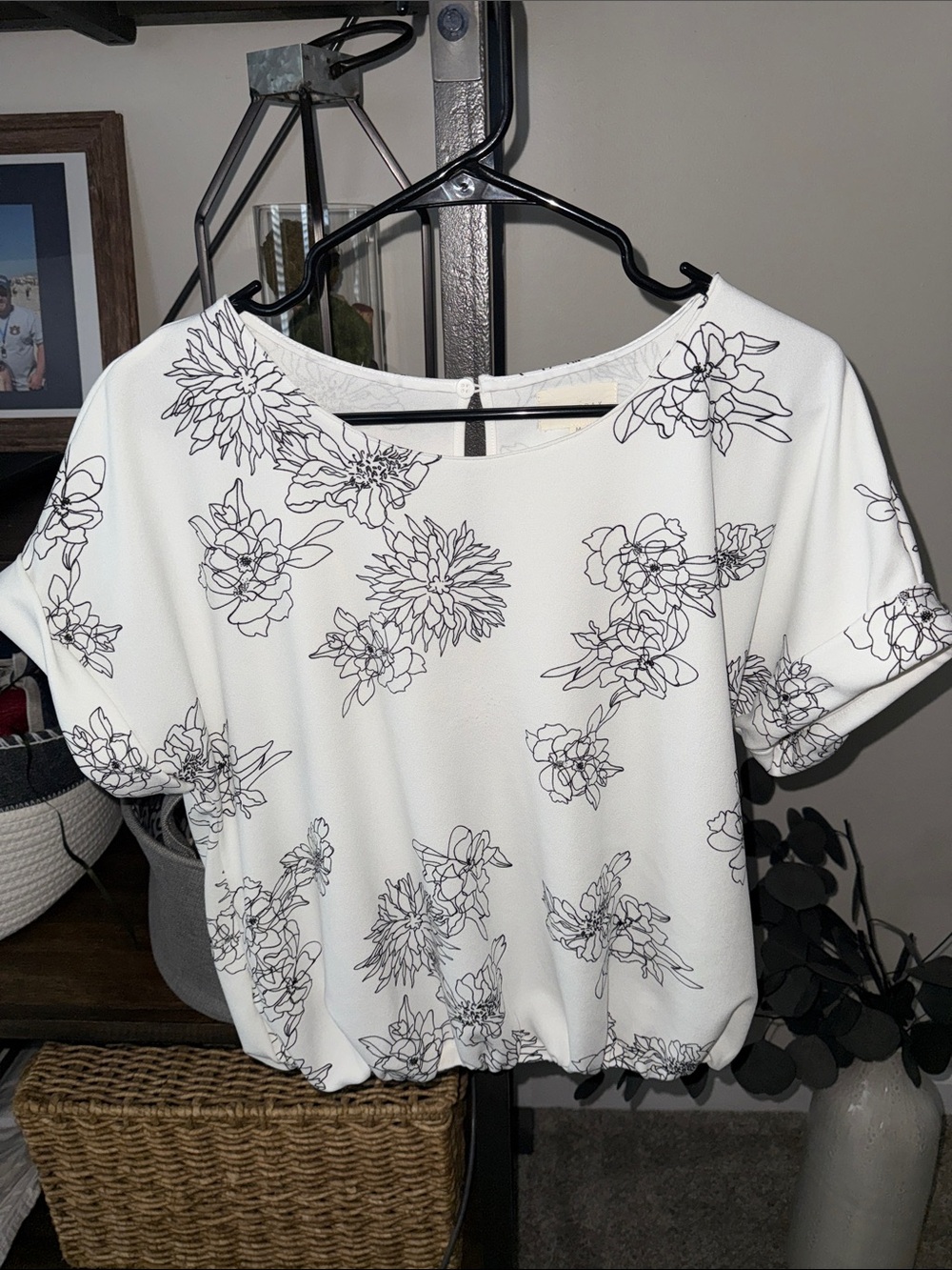 MELLODAY White Short Sleeve Floral Line-Print Blouse - Picture 2 of 4